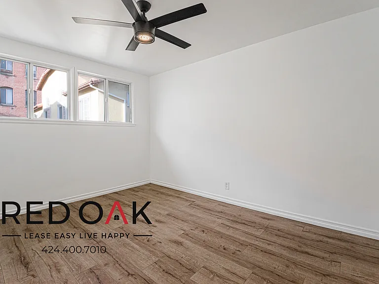 820 S Gramercy Pl #11 — Photo 16