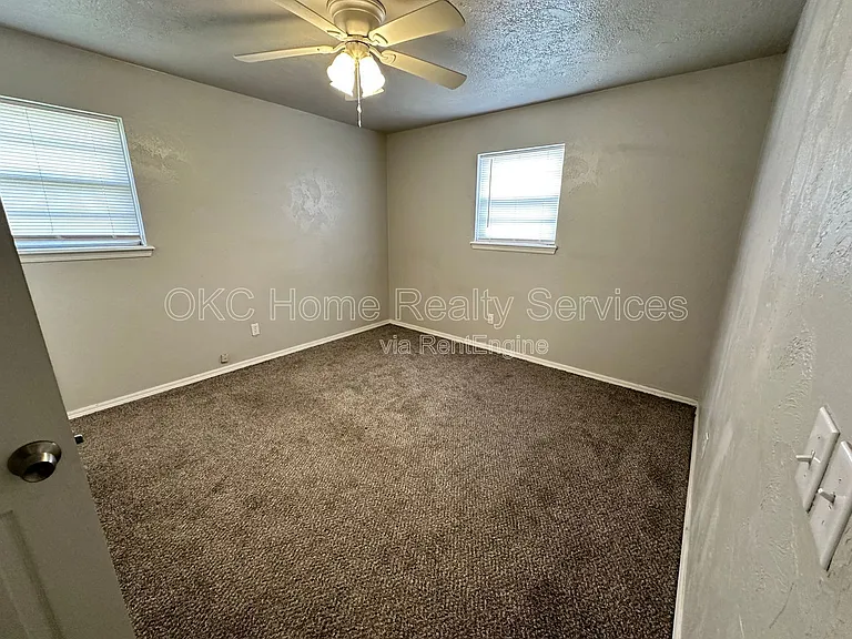 8417 S Villa Ave — Photo 20