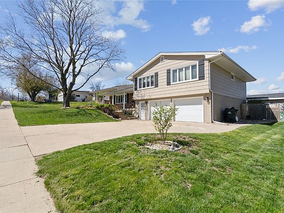 3rd image of 382 Parkland Dr SE