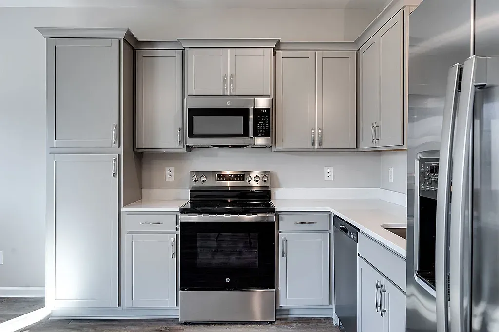 4 bed, 1400 sqft, $2,200 — Photo 4