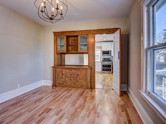 5th image of 4052 Queen Ave S #2