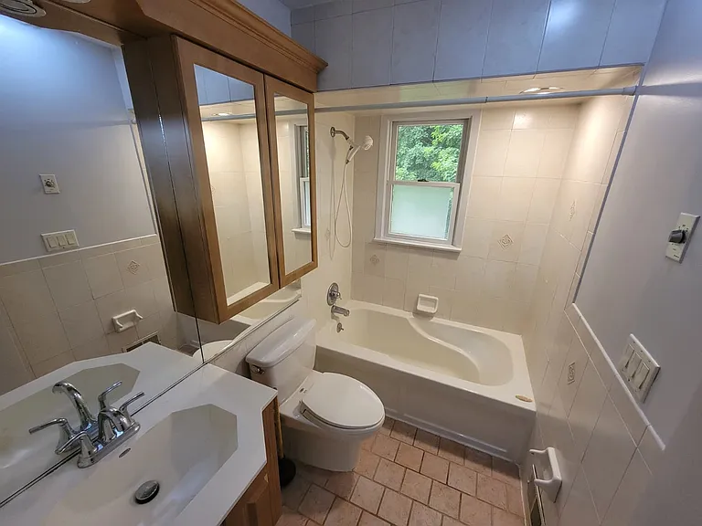 124 Forshay Rd — Photo 15