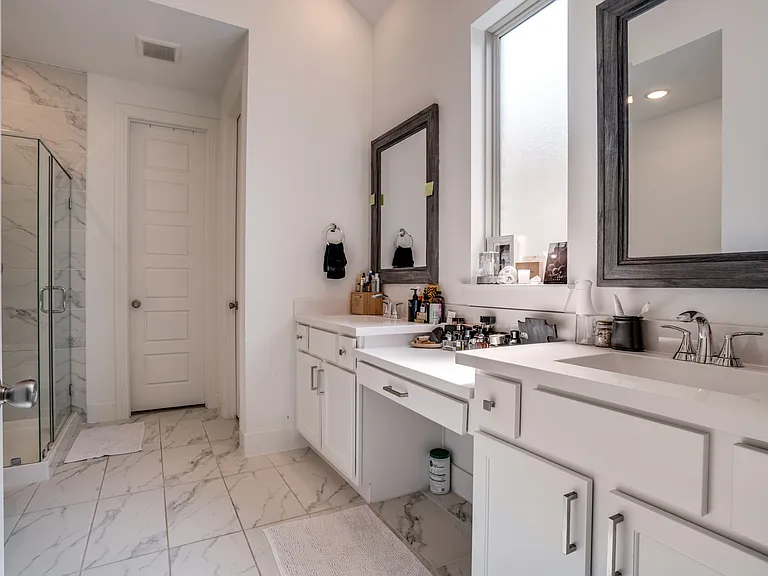 1308 Bluebonnet Ln — Photo 3