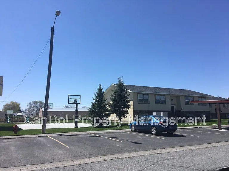 240 Carol Dr #3 — Photo 12