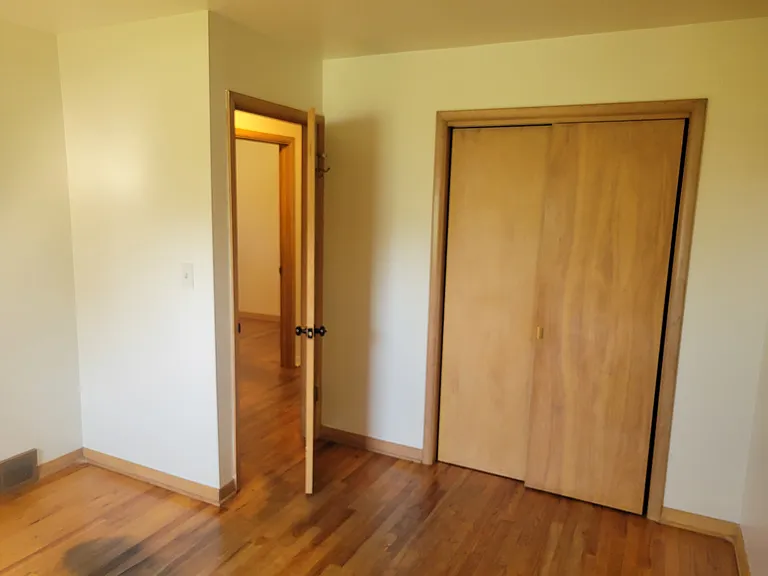 418 E Washington St — Photo 9
