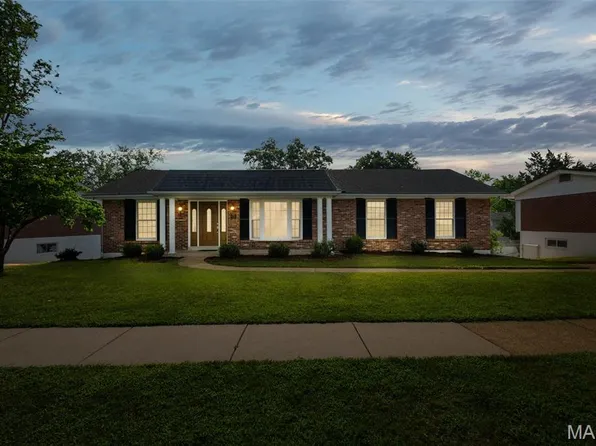 9742 Croftwood Dr, Saint Louis, MO 63123