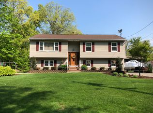 11 Avon St, Stanhope, NJ 07874
