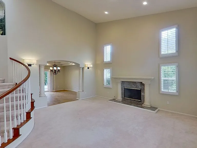12 Touran Ln — Photo 3