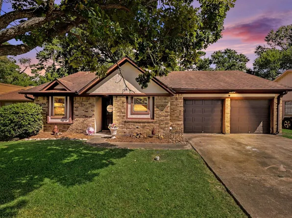 9911 El Chaco St, Baytown, TX 77521