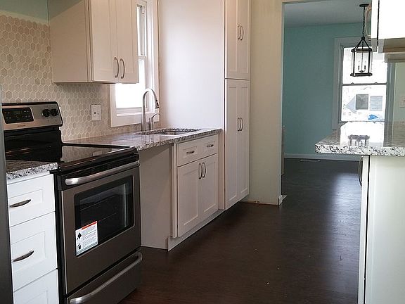 3rd image of 4783 Poplar St