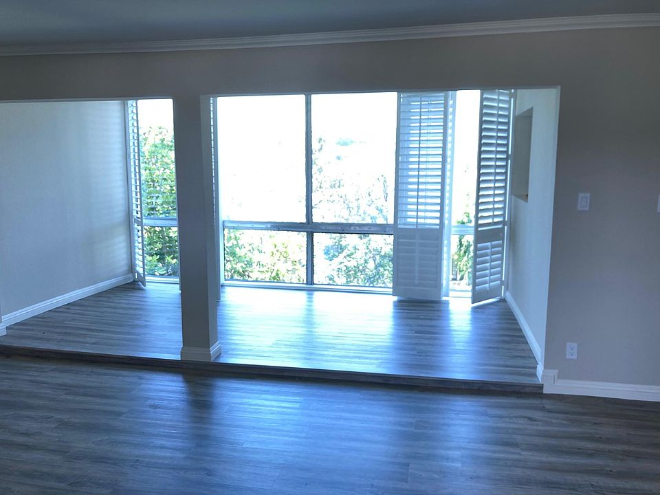 1st image of 442 S Rexford Dr APT 402