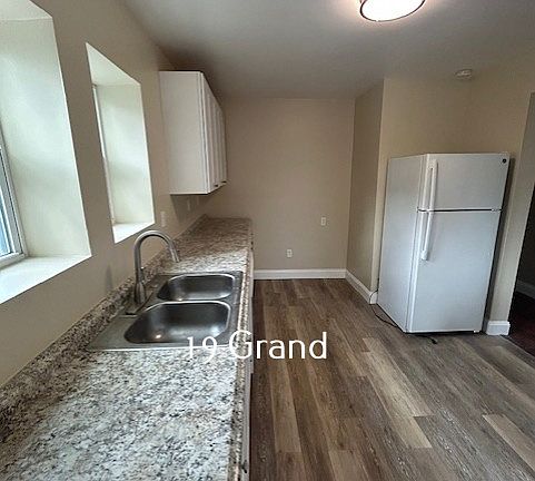 5th image of 19 Grand St #2