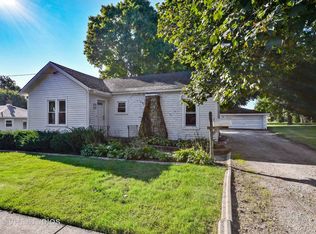 955 Mountain St, Aurora, IL 60505