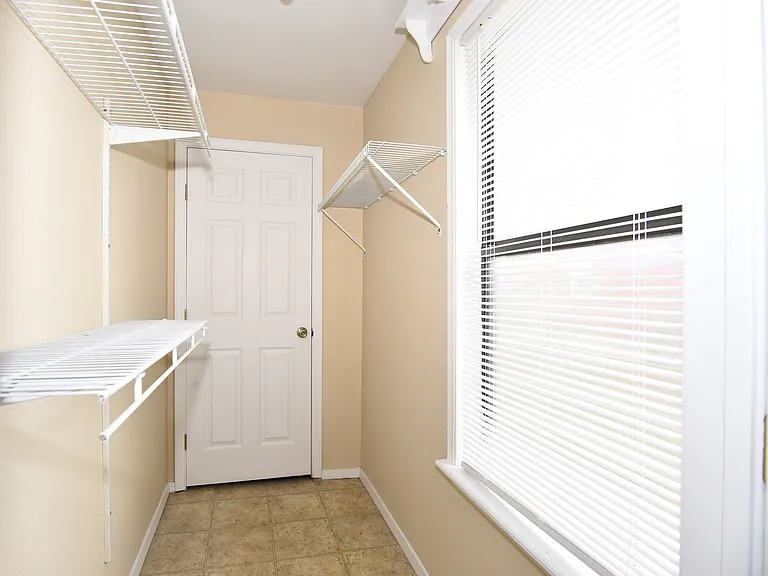 302 E Aquarium Pl — Photo 15