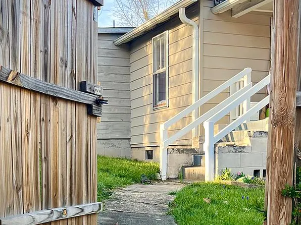 14 Church St W, Candler, NC 28715