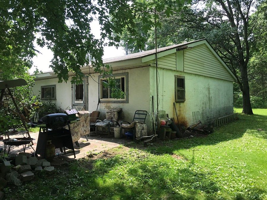 2nd image of 1511 N Eight Mile Rd