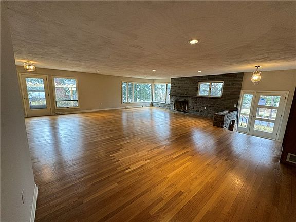 3rd image of 216 Berkshire Rd