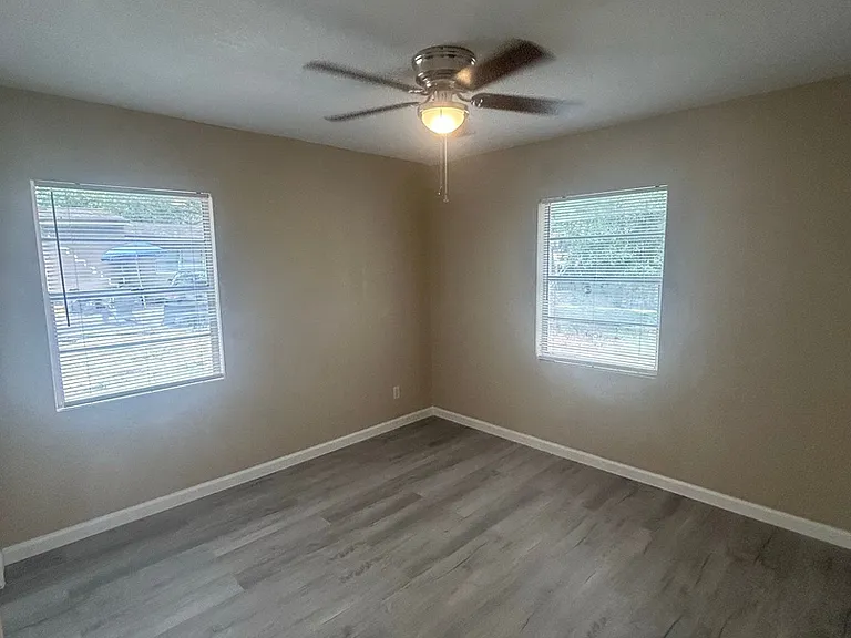 236 Hillside Dr — Photo 8