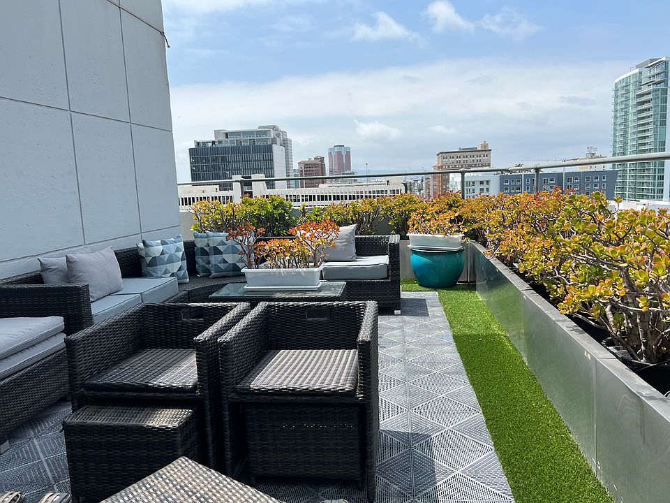 Terrace with Seating for 8+