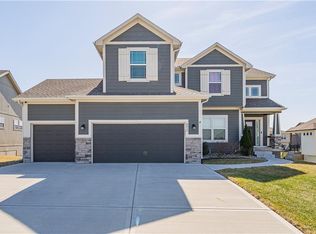 8015 NE 102nd St, Kansas City, MO 64157