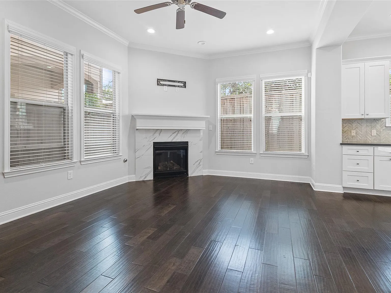 3 bed, 2.5 bath, 1964 sqft, $2,800 — Photo 4