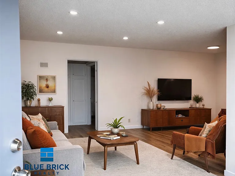 4305 W 5th St #5 — Photo 3