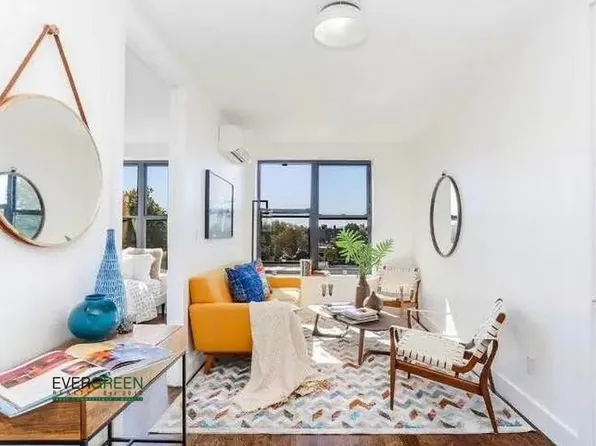 2250 Clarendon Road image 1 of 8