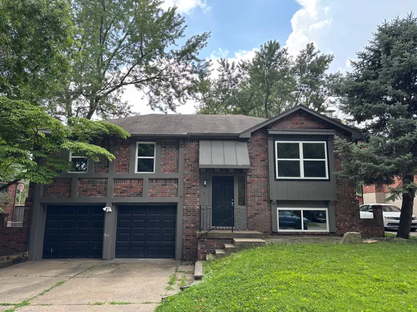 2904 NW Bristol Ct, Blue Springs, MO 64015