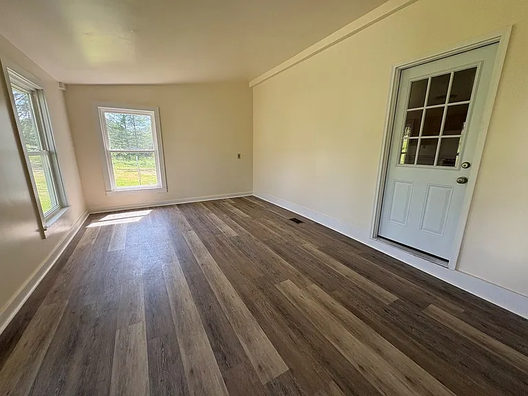 1058 Campbell Run Rd — Photo 4