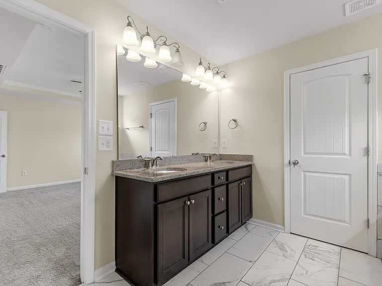 2112 Turling Way — Photo 38