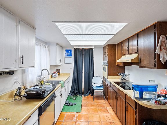 5th image of 845 S VALENCIA --