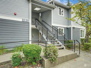 250 NW Dogwood St APT B103, Issaquah, WA 98027