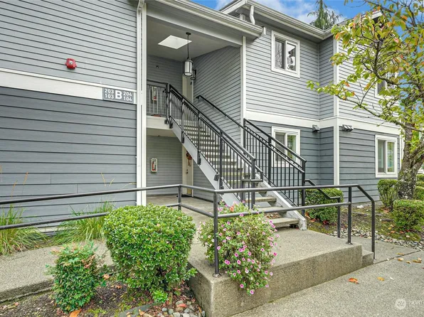 250 NW Dogwood Street #B103, Issaquah, WA 98027