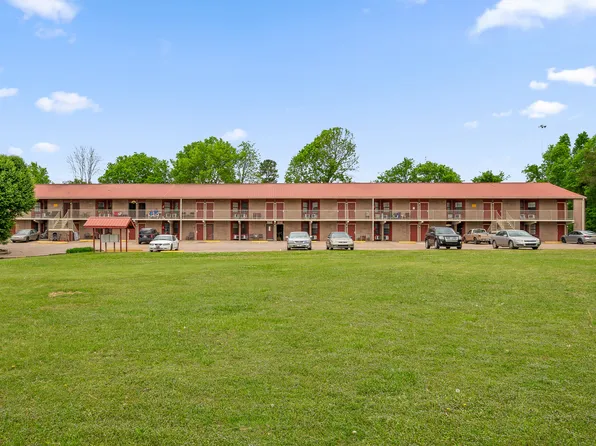 2 Killian Ave APT 228, Trenton, GA 30752