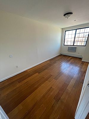 4th image of 1421 Longfellow Ave APT 1