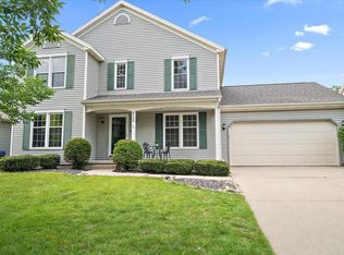 3126 Eagle Creek Dr, Bloomington, IL 61704