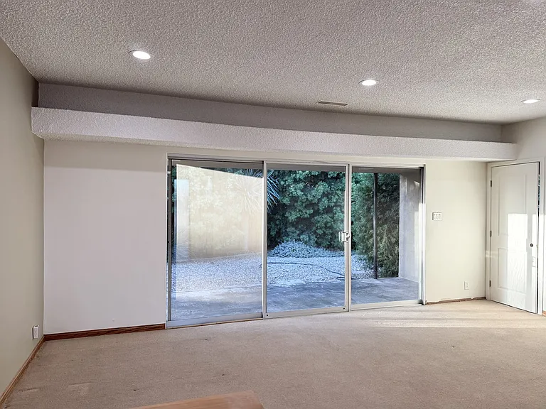 9721 Orangewood Ave — Photo 6