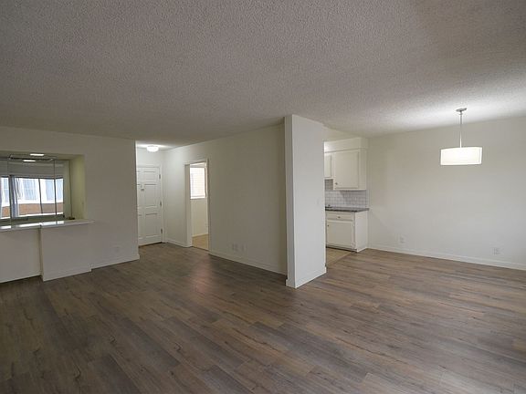 3rd image of 5036 Coldwater Canyon Ave APT 204