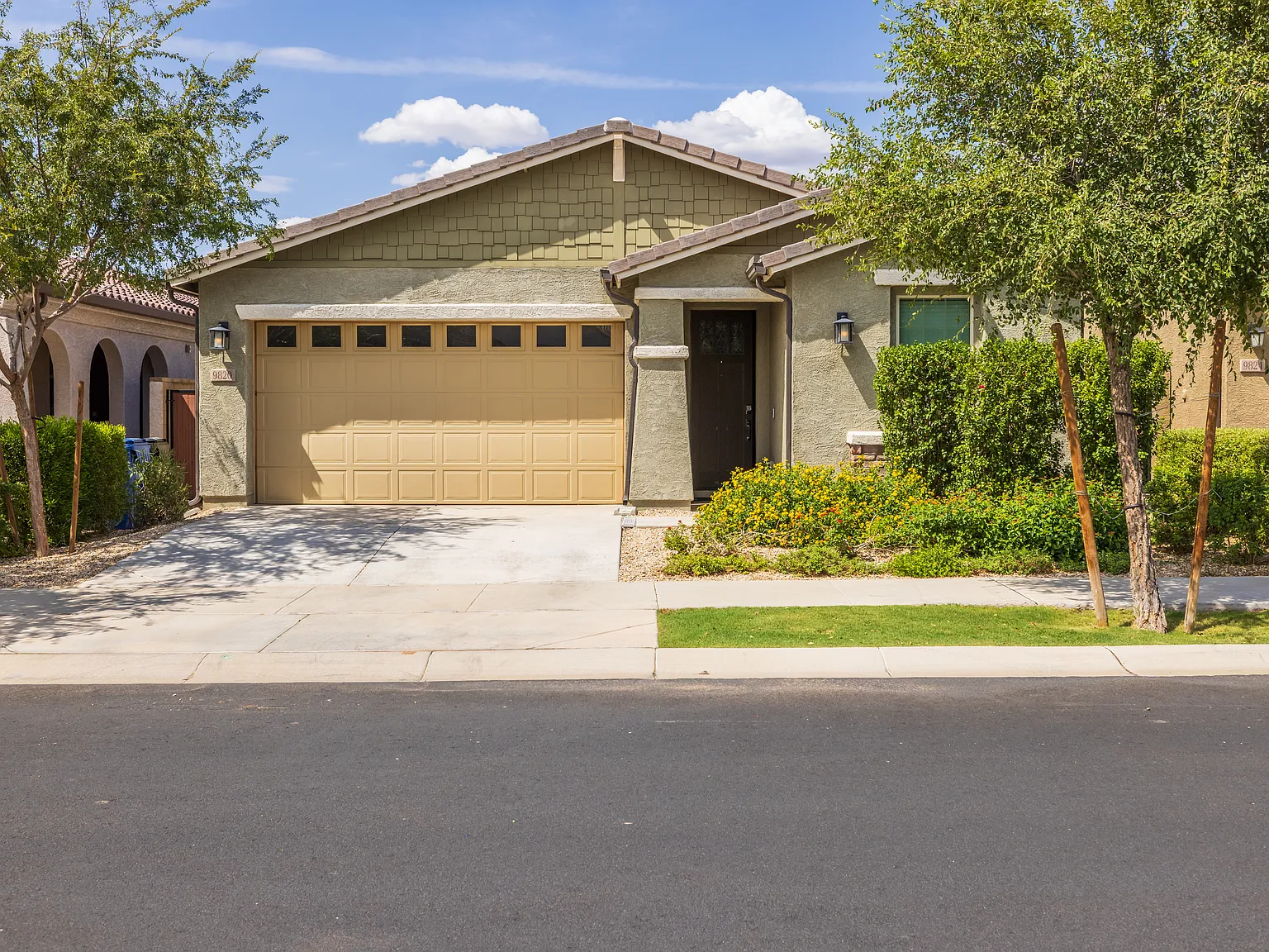 9820 E Tupelo Ave — Photo 2
