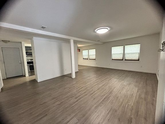 4th image of 101 S Loyal Valley Dr