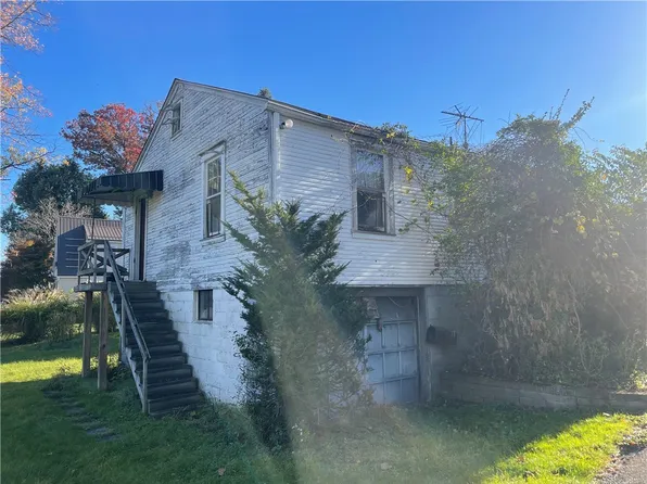 208 Woodland Ave, Rostraver Township, PA 15012