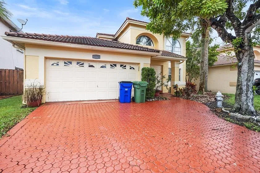 4 bed, $3,900 — Photo 2