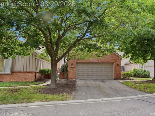 28625 Auburn Ct, Farmington, MI 48331