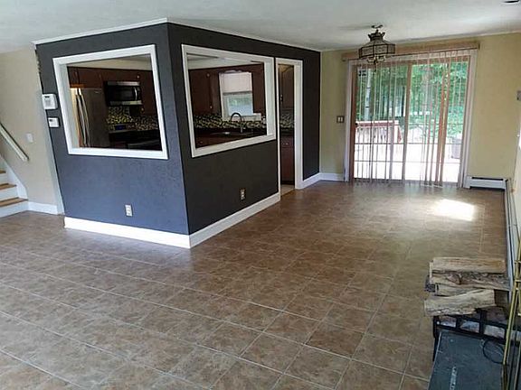 3rd image of 12 Hathaway Dr