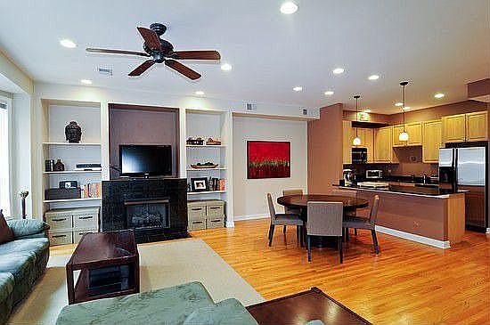 3rd image of 819 W Superior St Unit 2