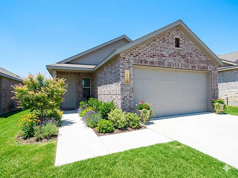 1212 Canyon Wren Dr — Photo 1