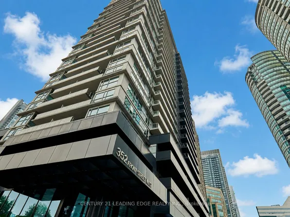 352 Front St W #Penthouse 08, Toronto, ON M5V 0K3