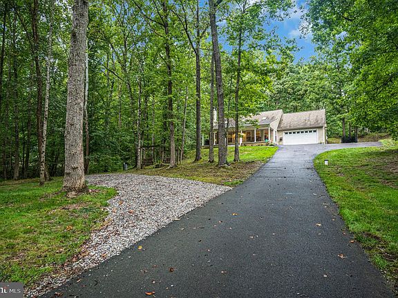 4th image of 27 Tamarack Ter
