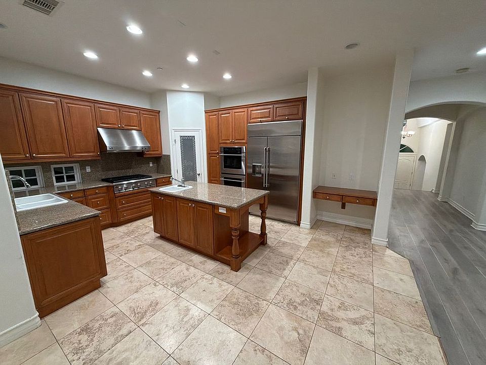 2nd image of 723 Coral Ridge Ct