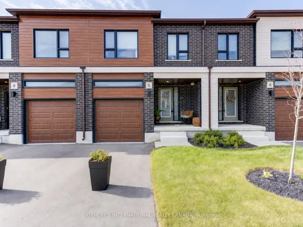 18 Oak St #8B, Cambridge, ON N1R 4K6